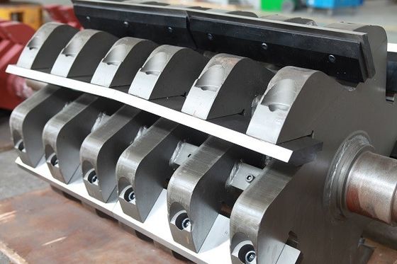 La bouteille à faible bruit de l'animal familier 1200kg/H ferraillent la machine en plastique de rebut de broyeur