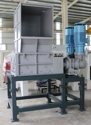 Le tambour bleu de HDPE a écumé défibreur de réutilisation en plastique d'axe d'axe du conteneur quatre